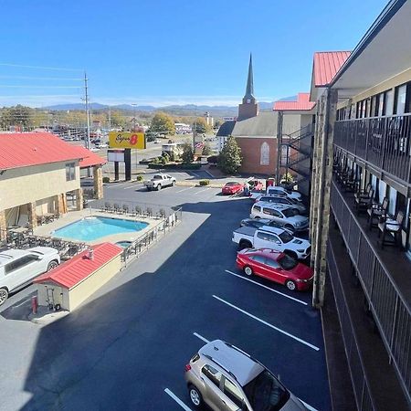 Super 8 By Wyndham Pigeon Forge Downtown Hotel Buitenkant foto